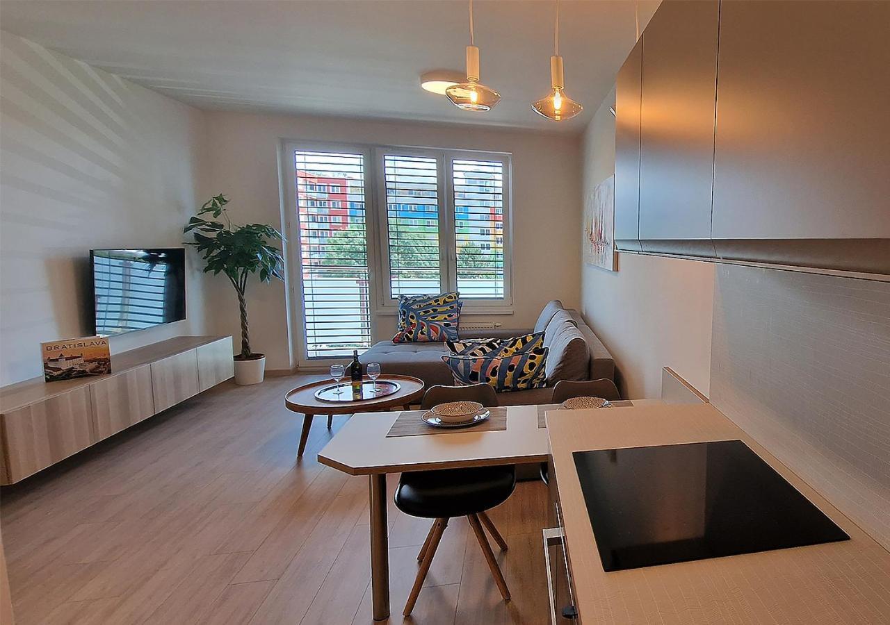 New Cozy 2 Room Pink Apartment Bratislava 059 Экстерьер фото