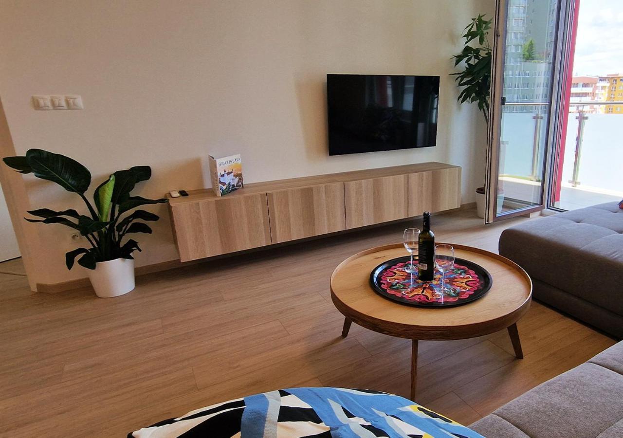 New Cozy 2 Room Pink Apartment Bratislava 059 Экстерьер фото