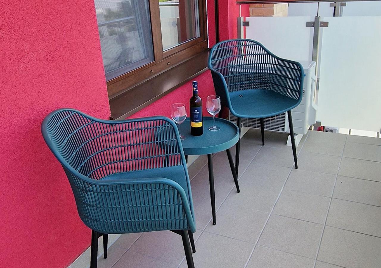 New Cozy 2 Room Pink Apartment Bratislava 059 Экстерьер фото