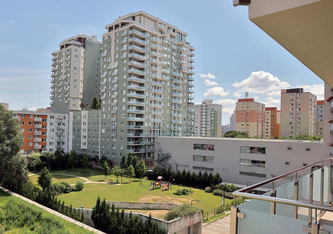 New Cozy 2 Room Pink Apartment Bratislava 059 Экстерьер фото