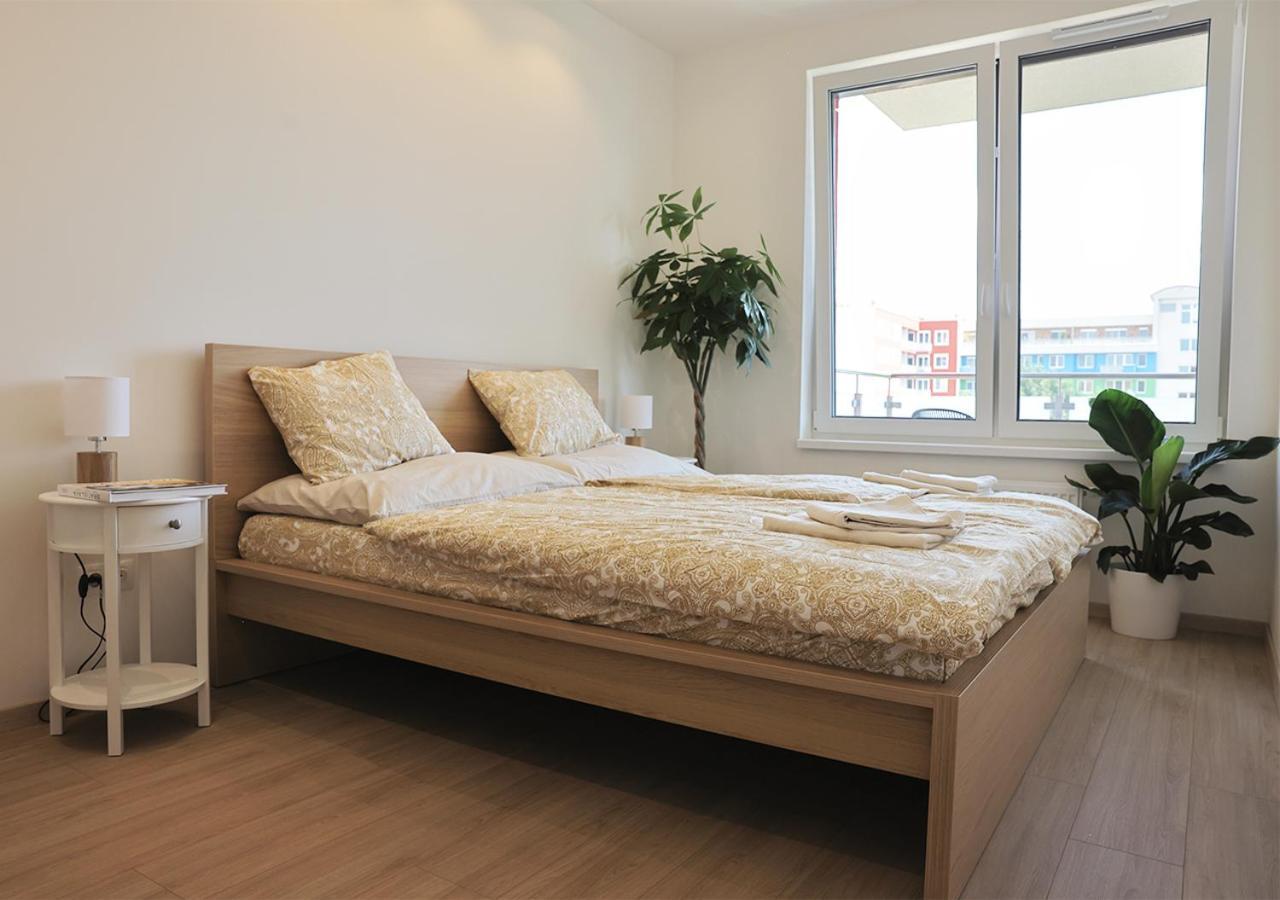 New Cozy 2 Room Pink Apartment Bratislava 059 Экстерьер фото