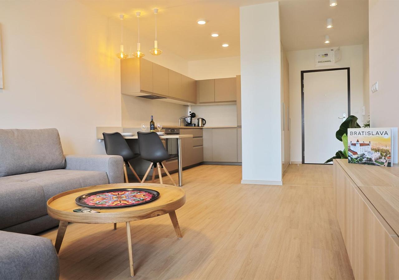 New Cozy 2 Room Pink Apartment Bratislava 059 Экстерьер фото