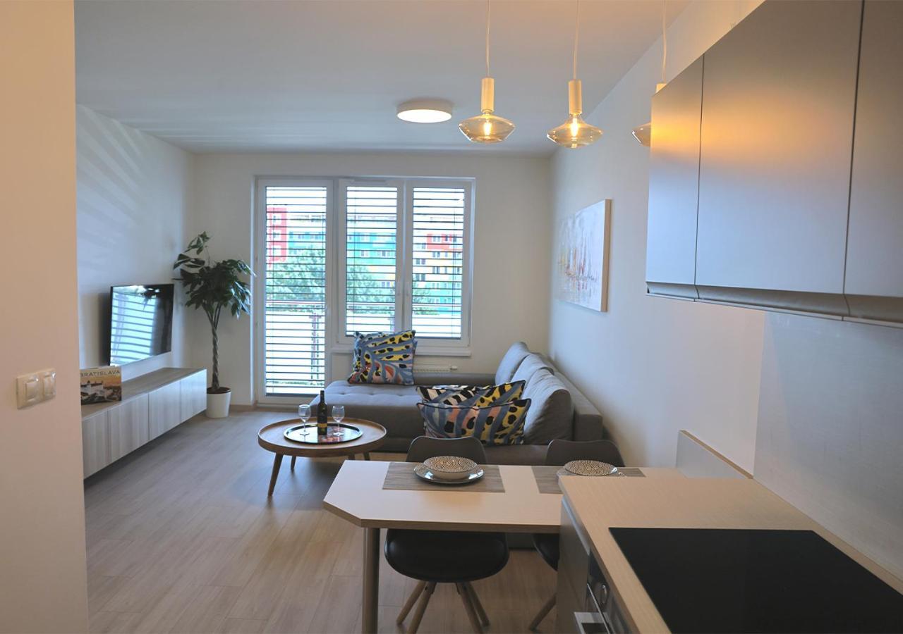 New Cozy 2 Room Pink Apartment Bratislava 059 Экстерьер фото